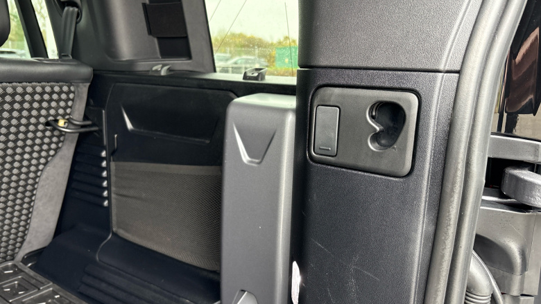 Land Rover Defender 3.0 D200 SE 110 5dr Auto Diesel Estate